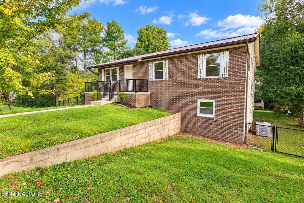 Photo of 4403 Mace Lane, Knoxville, TN 37938 (MLS # 1359075)