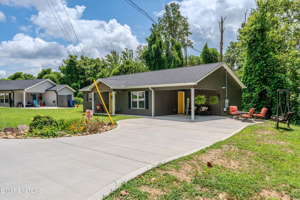 Photo of 105 Wealdwood Drive, Clinton, TN 37716 (MLS # 1309468)