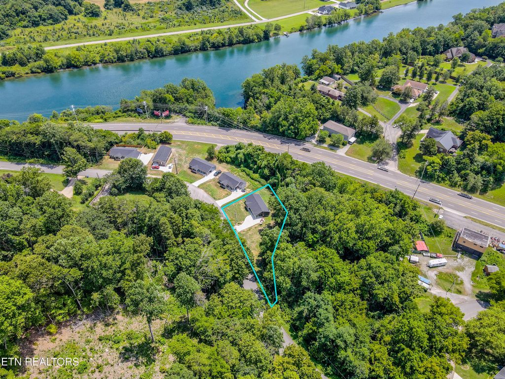 Photo of 105 Wealdwood Drive, Clinton, TN 37716 (MLS # 1309468)