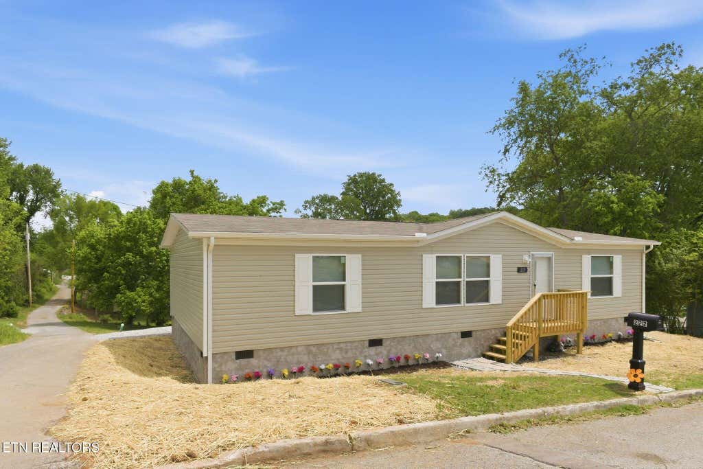 Photo of 222 NW Virginia Ave, Harriman, TN 37748 (MLS # 1351009)
