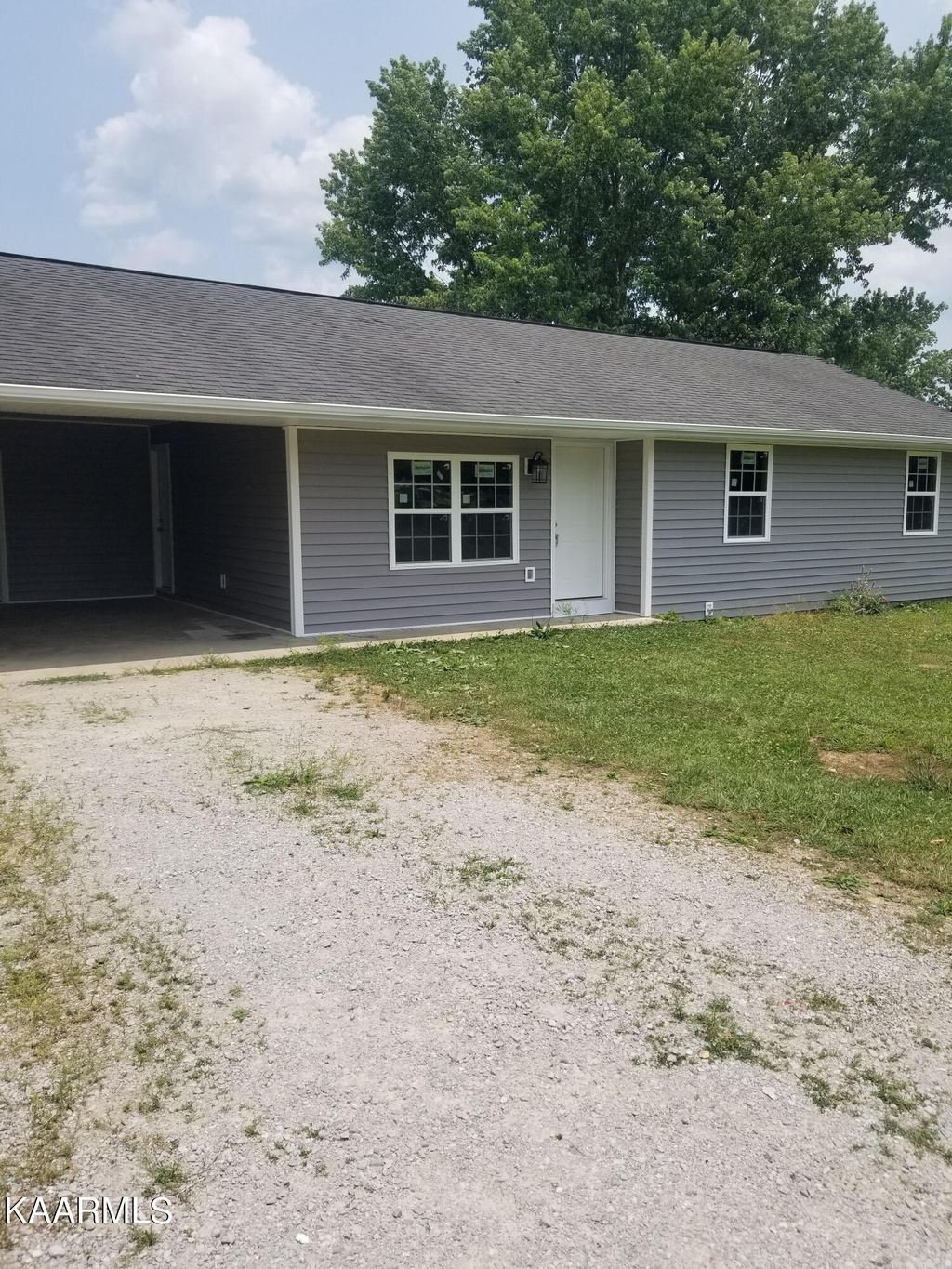 Photo of 507 Kingston St, Wartburg, TN 37887 (MLS # 1230570)