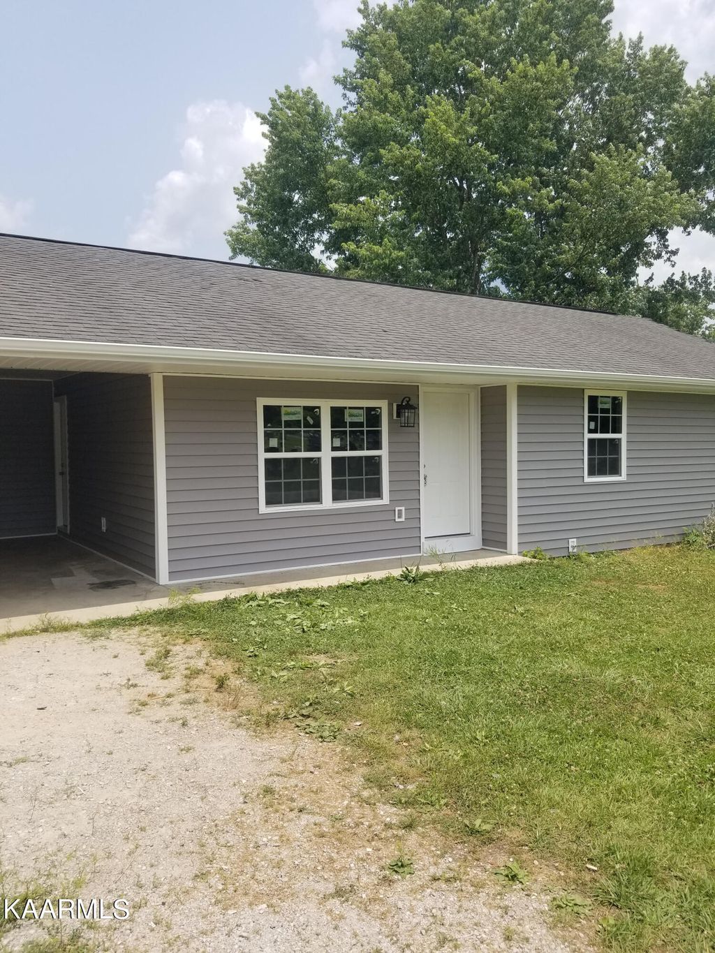Photo of 507 Kingston St, Wartburg, TN 37887 (MLS # 1230570)