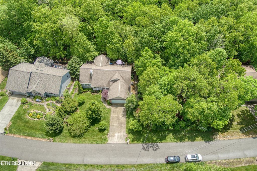 Photo of 182 Canterbury Drive, Crossville, TN 38558 (MLS # 1328523)