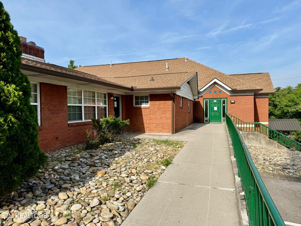 Photo of 1028 Old Cedar Bluff Rd, Knoxville, TN 37923 (MLS # 1307773)