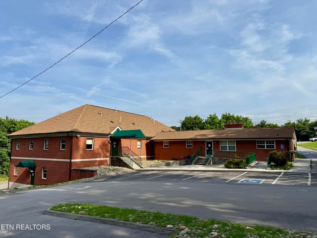 Photo of 1028 Old Cedar Bluff Rd, Knoxville, TN 37923 (MLS # 1307773)