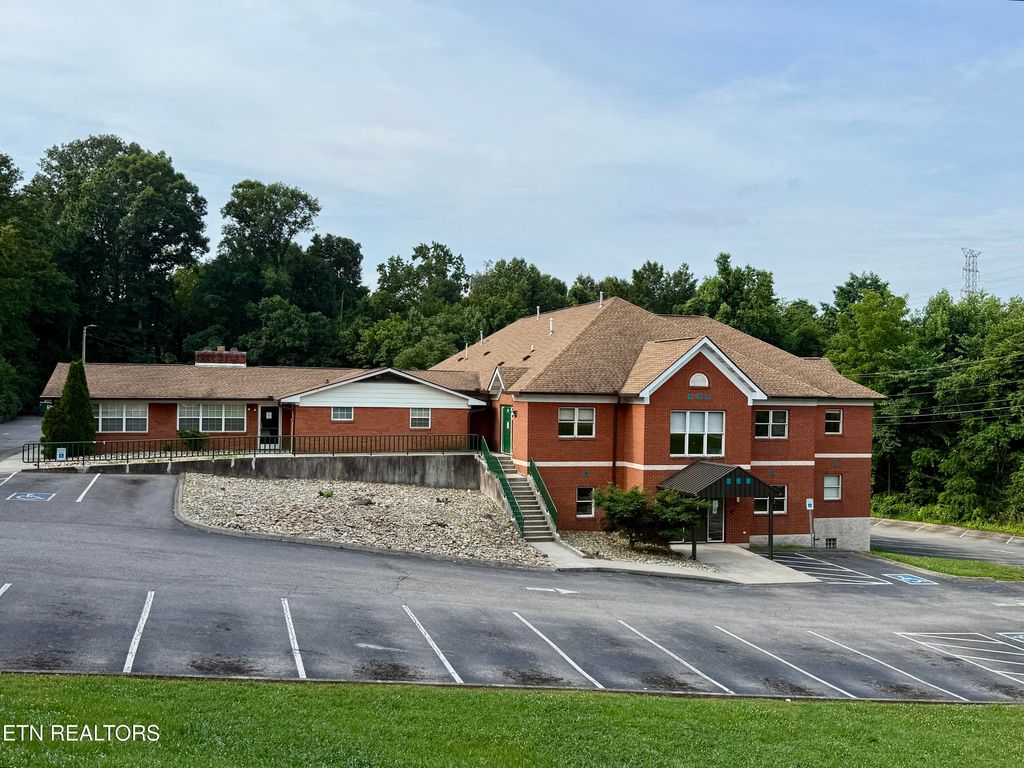 Photo of 1028 Old Cedar Bluff Rd, Knoxville, TN 37923 (MLS # 1307773)