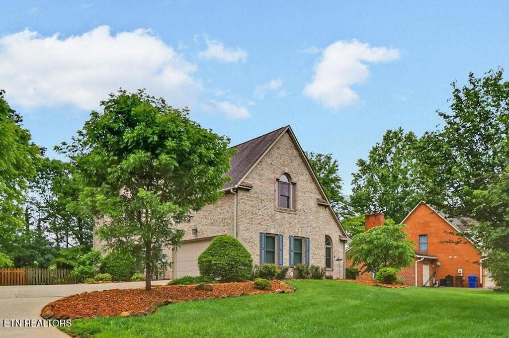 Photo of 105 W Melbourne Rd, Oak Ridge, TN 37830 (MLS # 1319206)