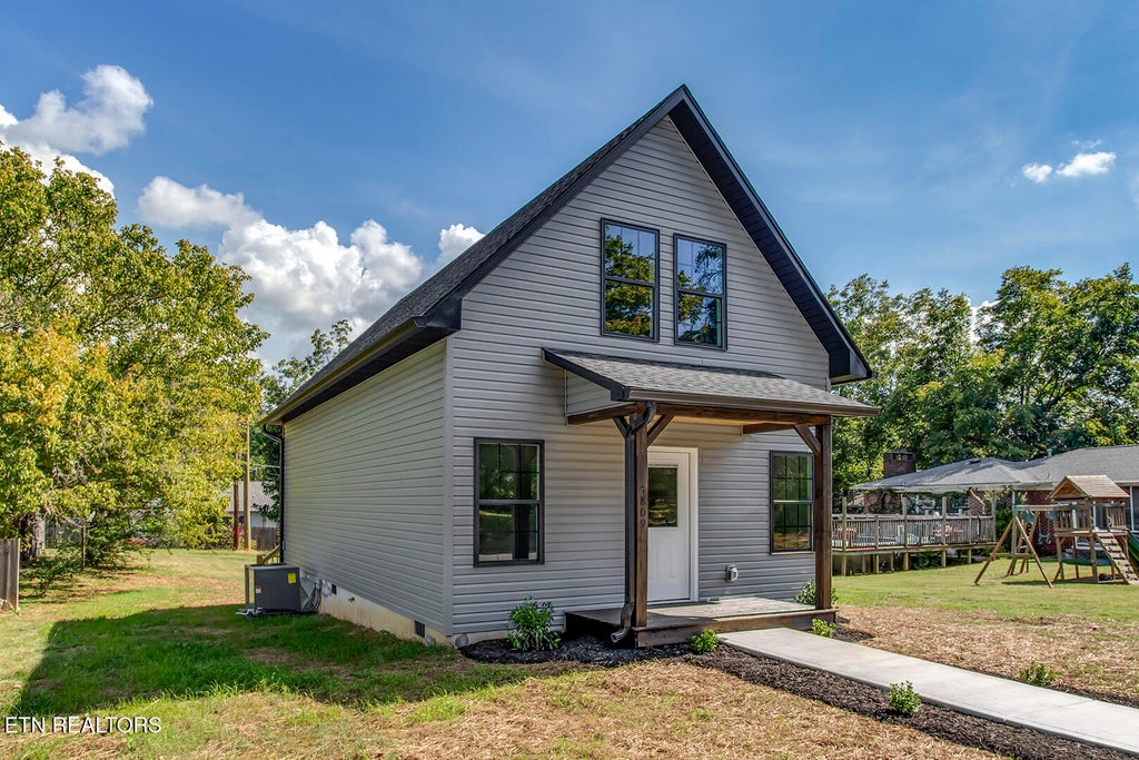 Photo of 809 Illinois Ave, Etowah, TN 37331 (MLS # 1357988)