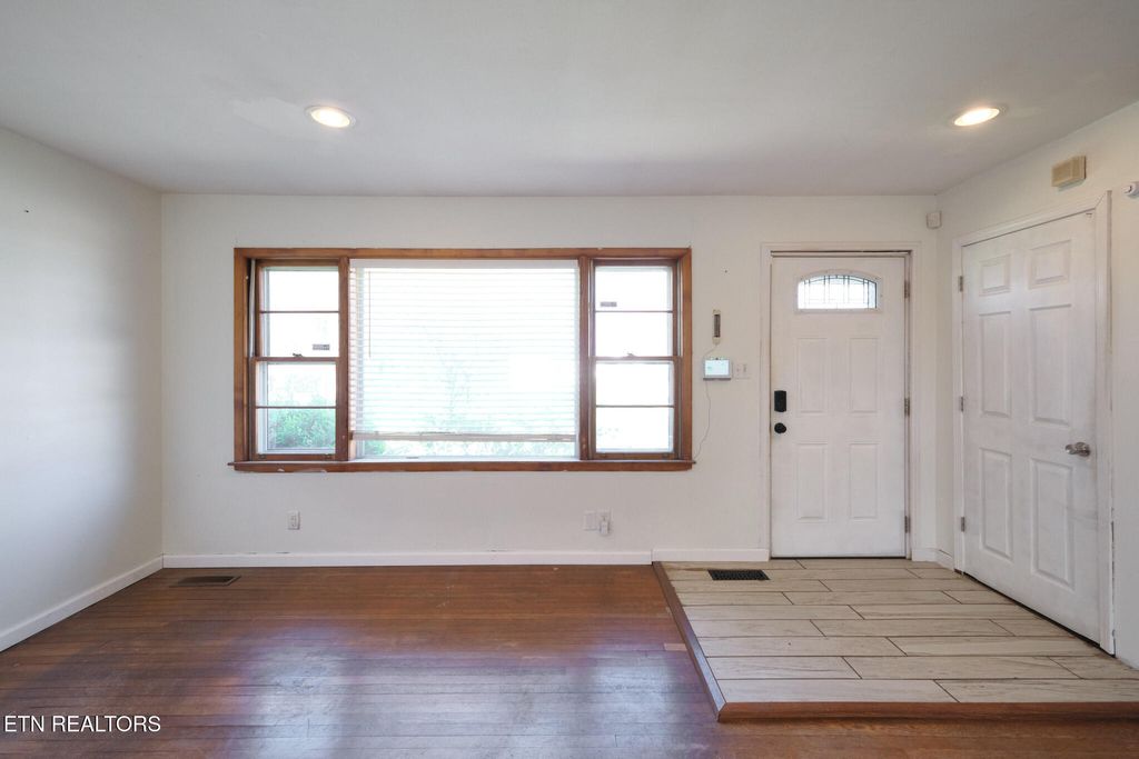 Photo of 548 NW Murray Rd, Knoxville, TN 37912 (MLS # 1337949)