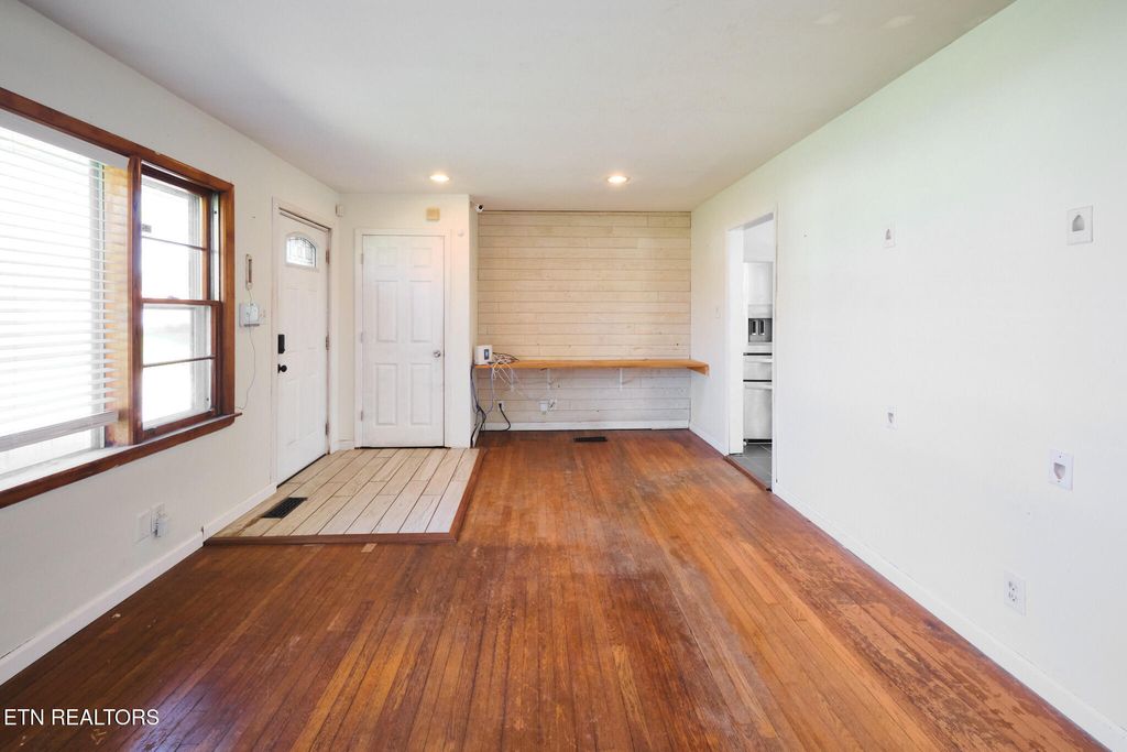 Photo of 548 NW Murray Rd, Knoxville, TN 37912 (MLS # 1337949)