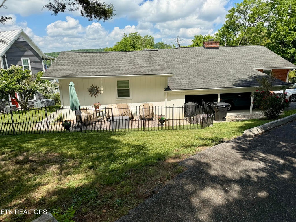 Photo of 332 Euclid Ave, Kingston, TN 37763 (MLS # 1345071)