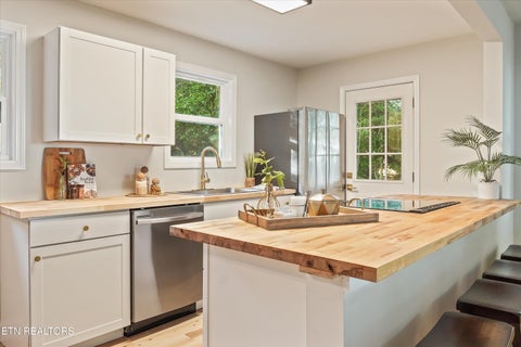 Tiny photo for 116 E Arrowwood Rd, Oak Ridge, TN 37830 (MLS # 1354831)