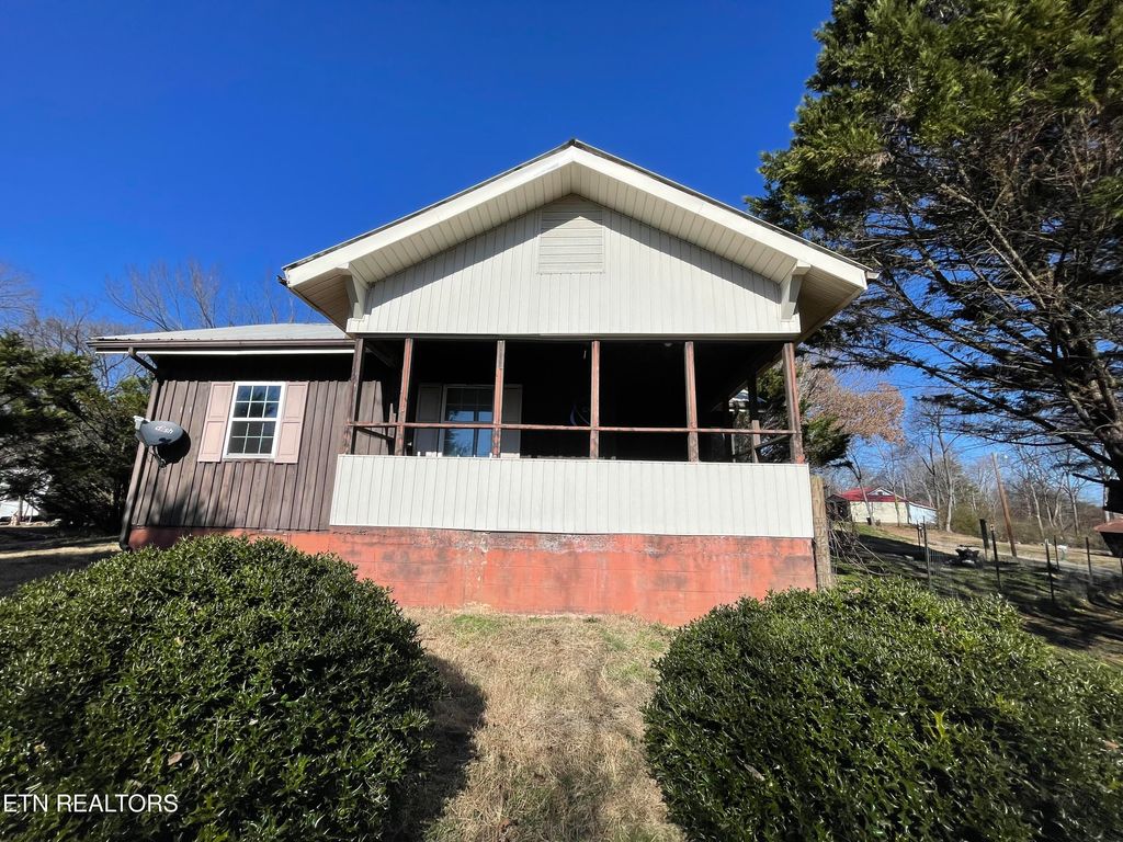 Photo of 111 Wood St, Madisonville, TN 37354 (MLS # 1286008)