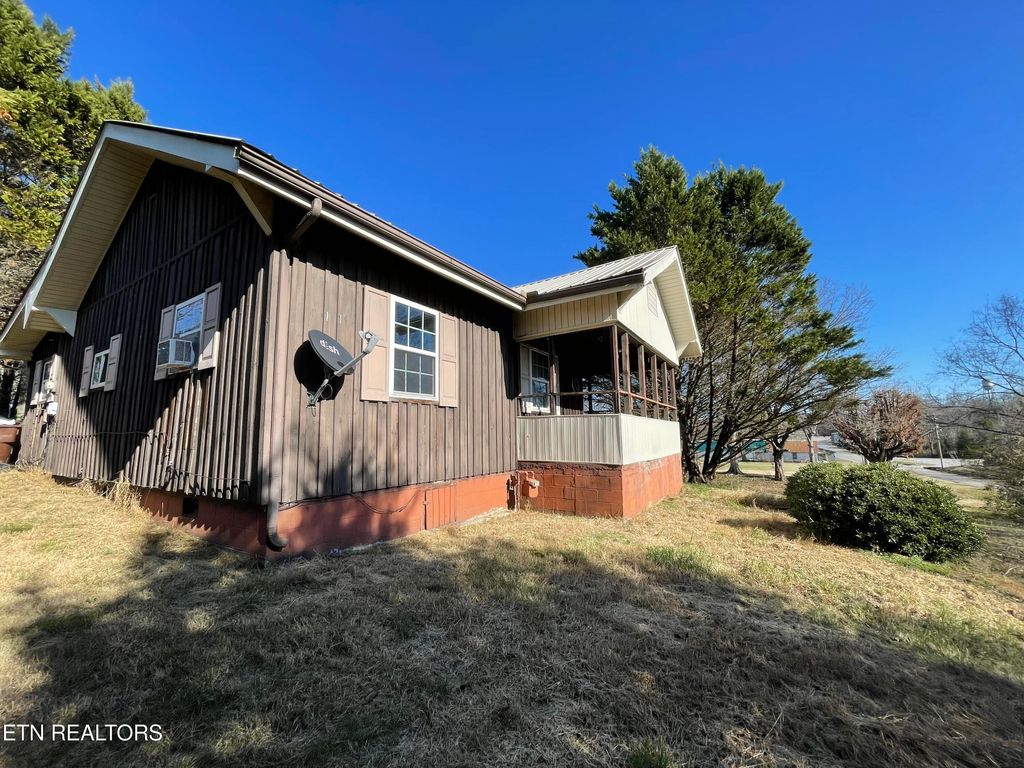 Photo of 111 Wood St, Madisonville, TN 37354 (MLS # 1286008)