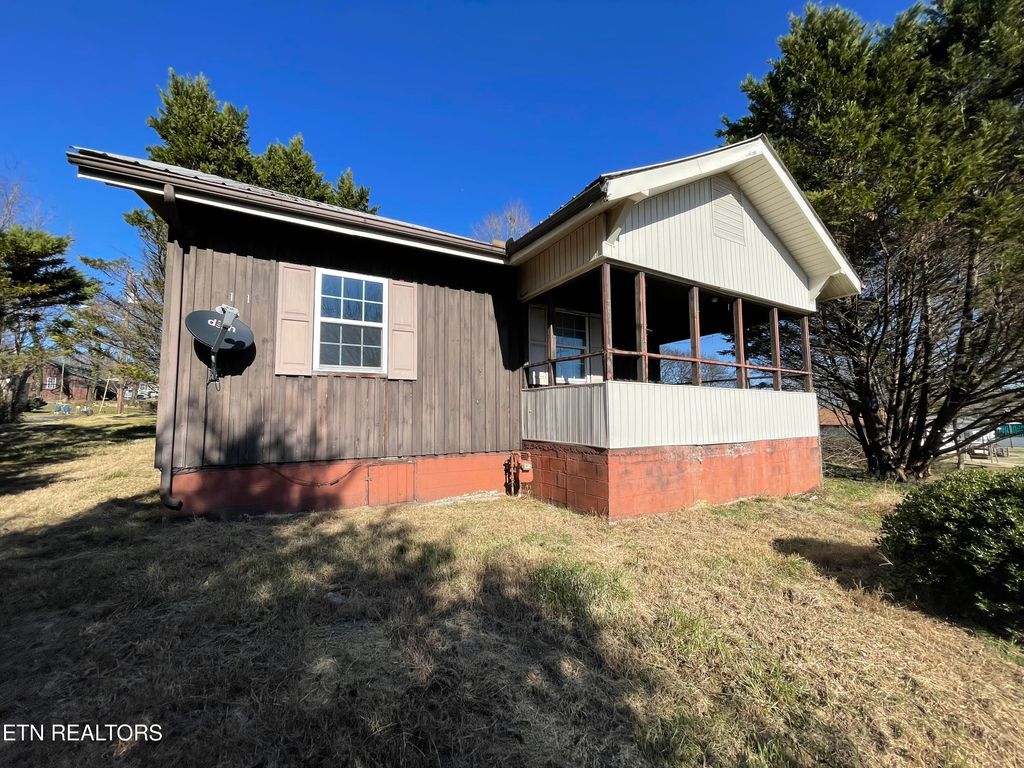 Photo of 111 Wood St, Madisonville, TN 37354 (MLS # 1286008)