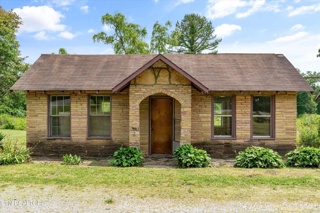 Photo of 9476 Morgan County Hwy, Sunbright, TN 37872 (MLS # 1319988)