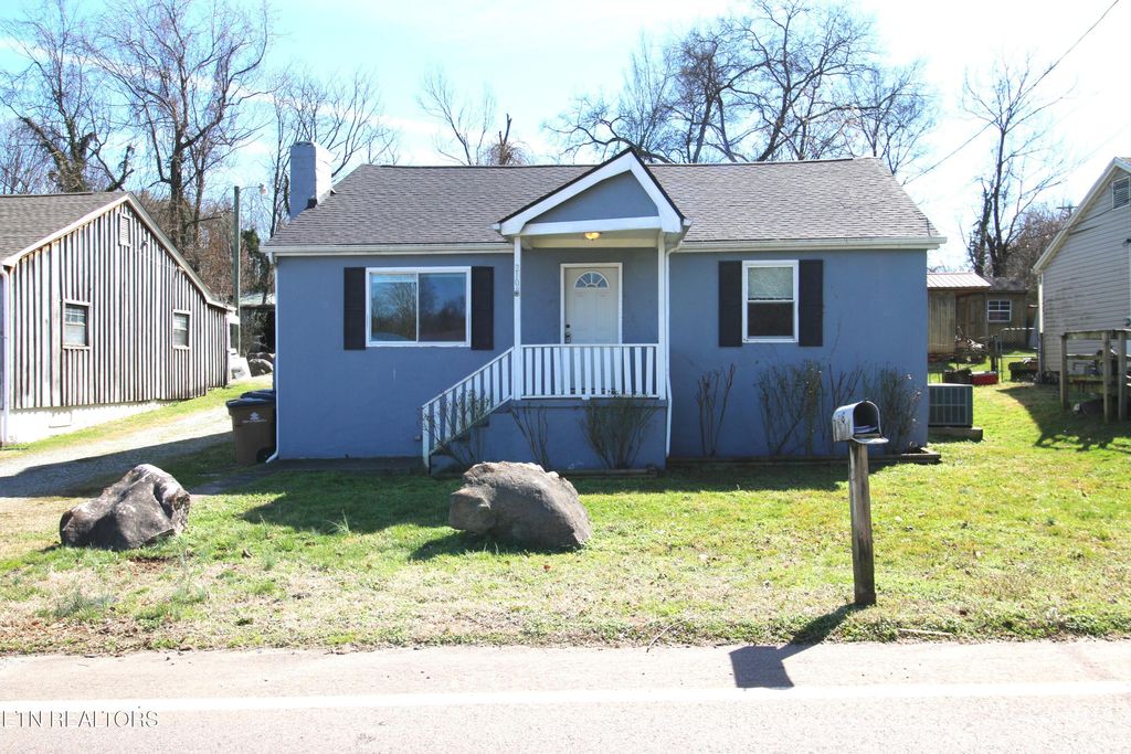 Photo of 2108 Mitchell St, Knoxville, TN 37917 (MLS # 1330090)