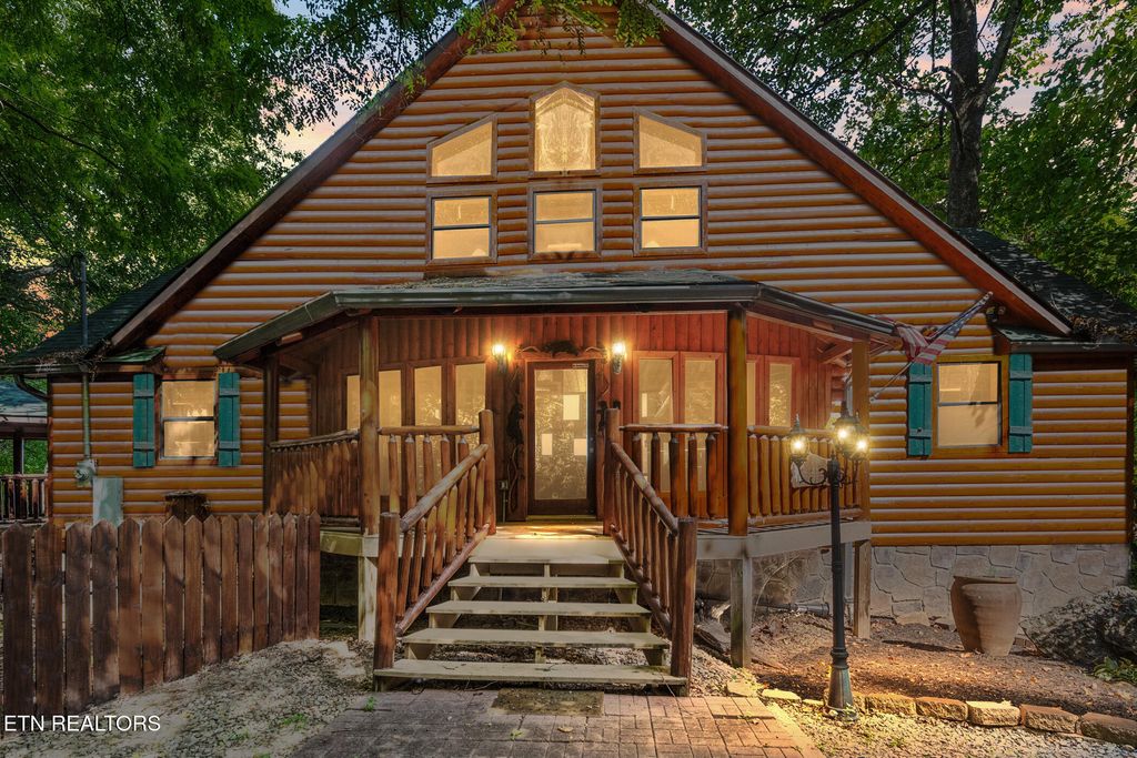 Photo of 3280 Balsam Slopes Rd, Sevierville, TN 37862 (MLS # 1315536)