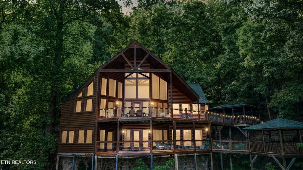 Photo of 3280 Balsam Slopes Rd, Sevierville, TN 37862 (MLS # 1315536)