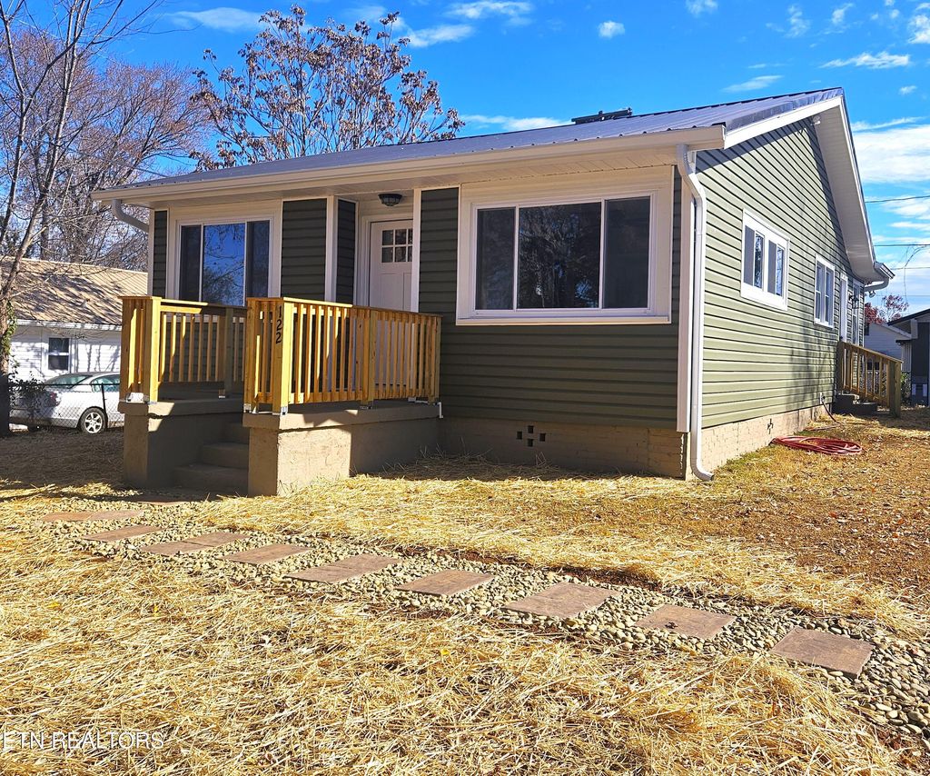 Photo of 122 E Newton St, Alcoa, TN 37701 (MLS # 1246092)