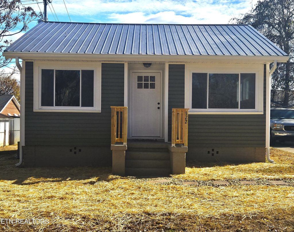 Photo of 122 E Newton St, Alcoa, TN 37701 (MLS # 1246092)