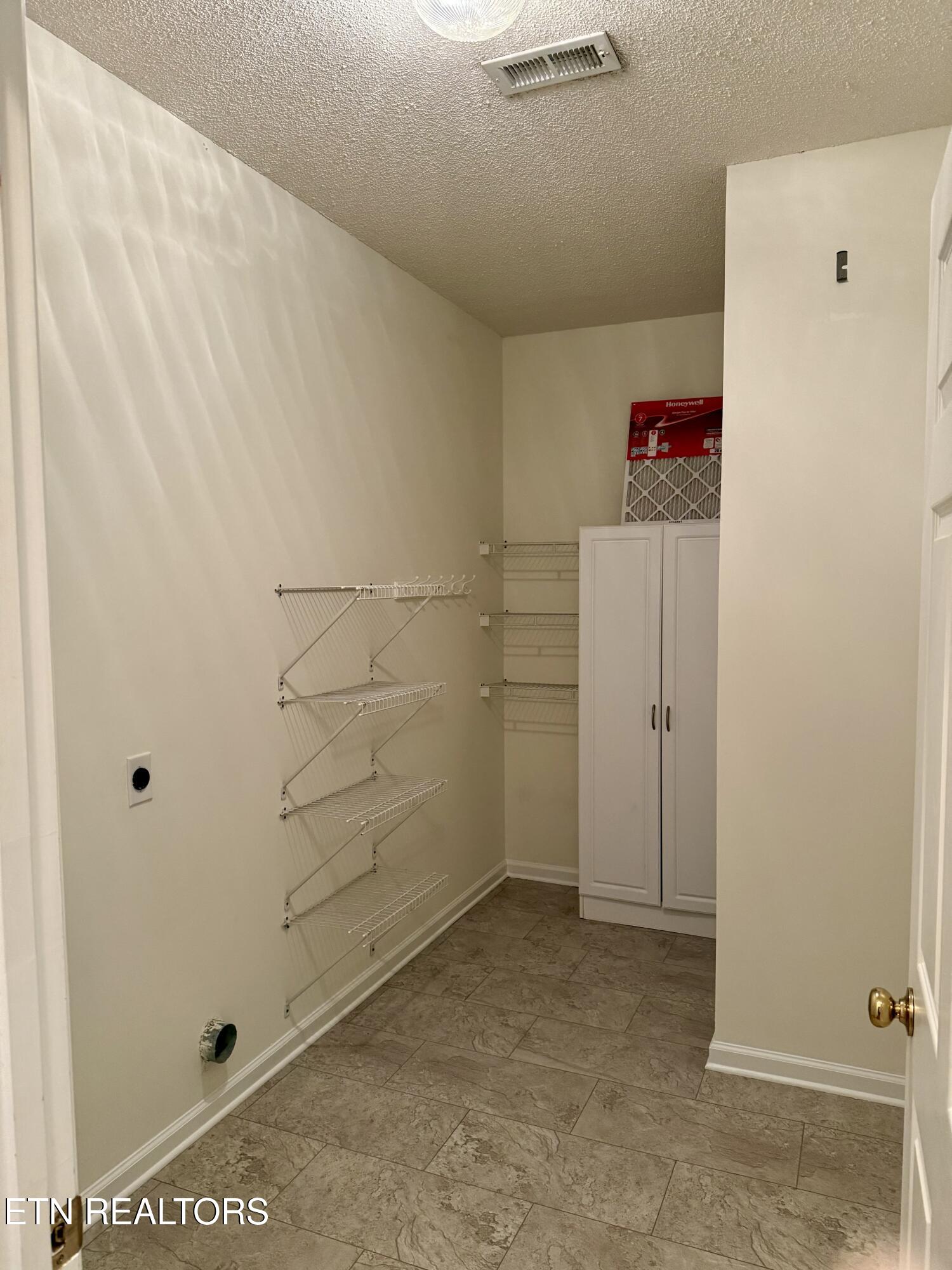 Knoxville, Tennessee 37919, United States, 3 Bedrooms Bedrooms, ,2 BathroomsBathrooms,Residential,Active,151199