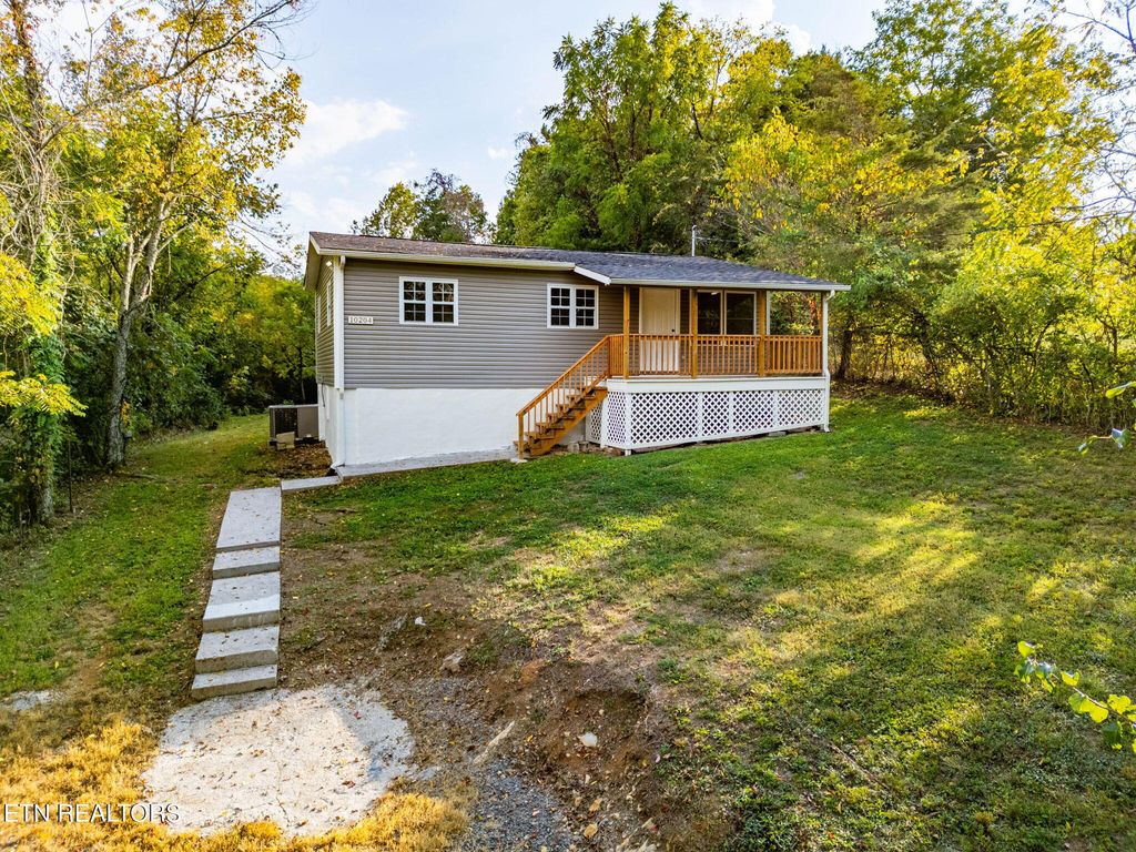 Photo of 10204 Thorn Grove Pike, Strawberry Plains, TN 37871 (MLS # 1316341)