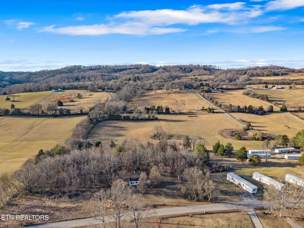 Photo of 327 Thompson Rd, Madisonville, TN 37354 (MLS # 1314728)