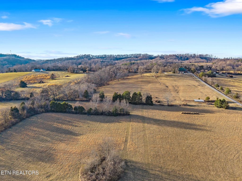 Photo of 327 Thompson Rd, Madisonville, TN 37354 (MLS # 1314728)