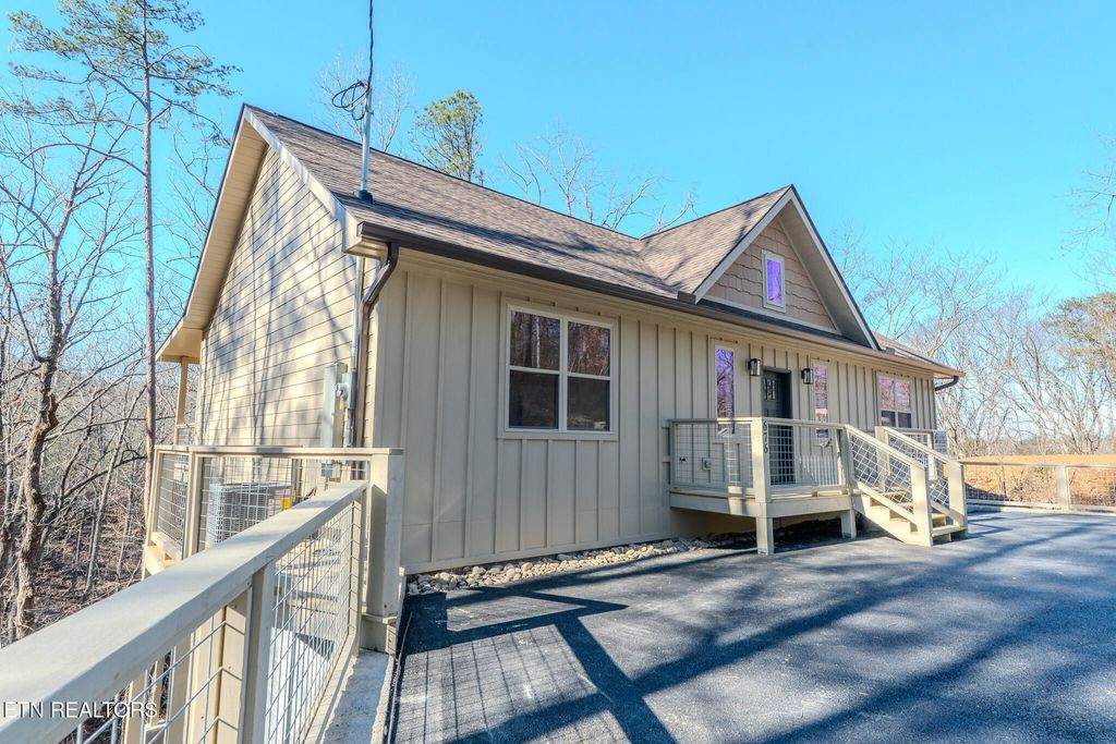 Photo of 676 Monte Wood Circle, Pigeon Forge, TN 37863 (MLS # 1324874)