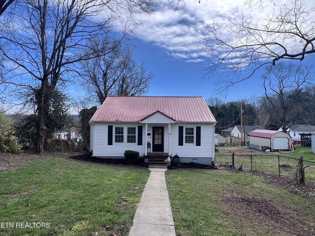 Photo of 118 E Kentucky Ave, LaFollette, TN 37766 (MLS # 1332929)