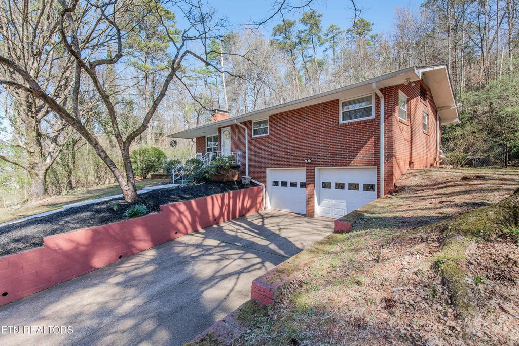 Photo of 4108 Cruze Rd, Knoxville, TN 37920 (MLS # 1333030)