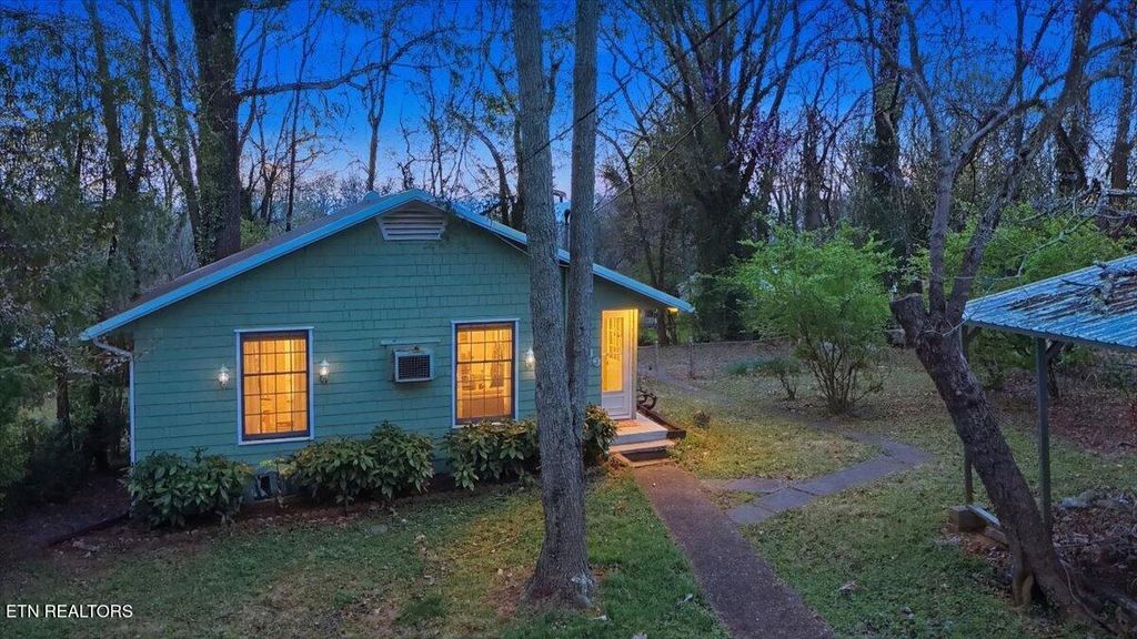 Photo of 116 S Walker Lane, Oak Ridge, TN 37830 (MLS # 1334296)