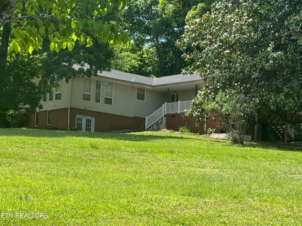 Photo of 104 Mainsail Rd, Kingston, TN 37763 (MLS # 1340392)