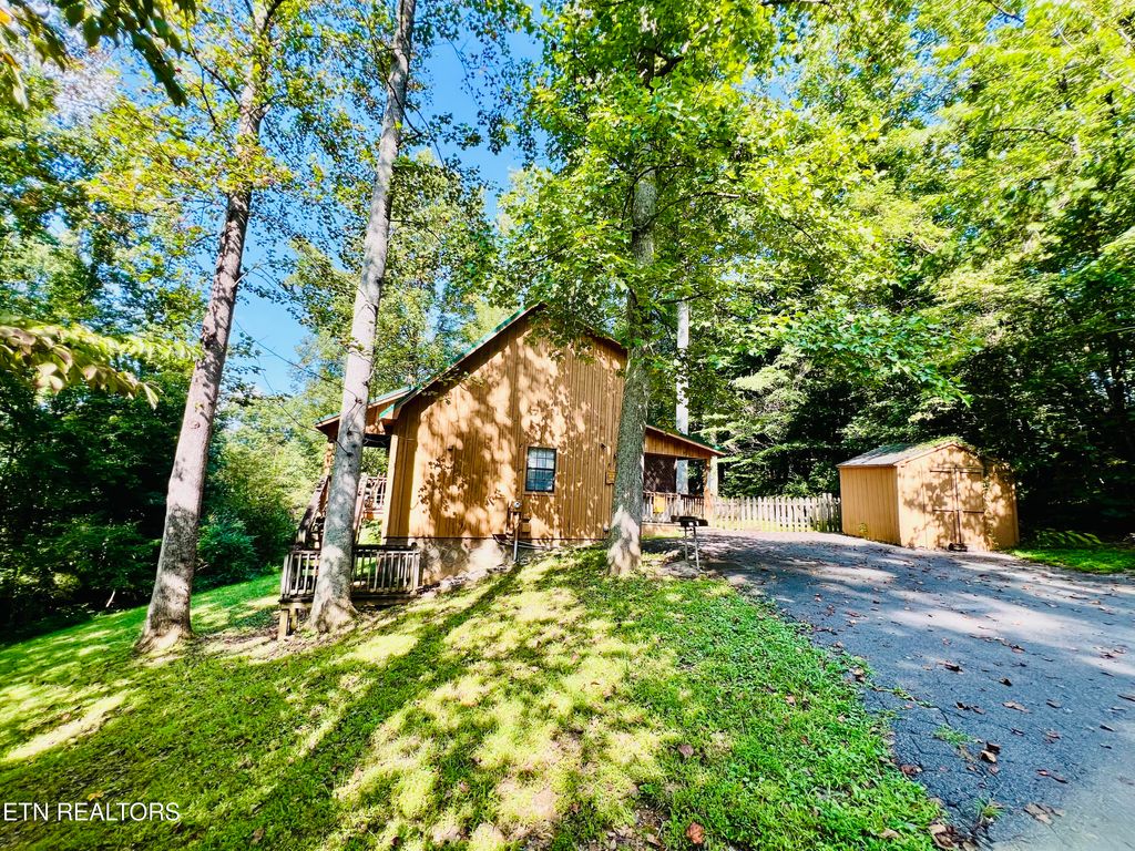 Photo of 3421 Shelnutt Way, Sevierville, TN 37862 (MLS # 1288596)