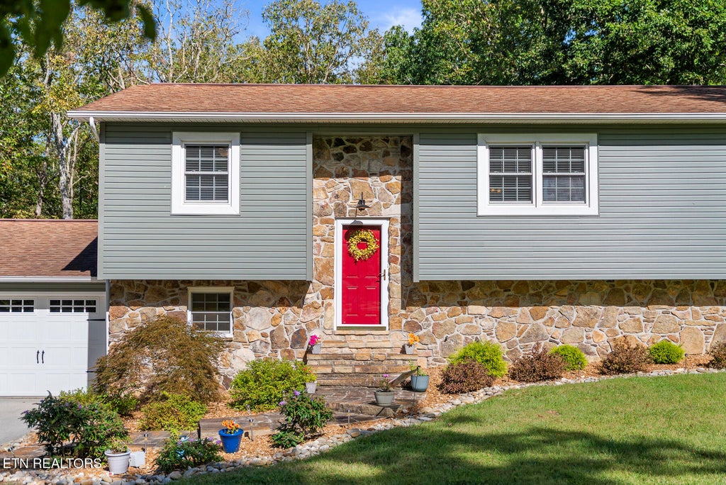 Photo of 71 Cardinal Loop, Crossville, TN 38555 (MLS # 1356953)