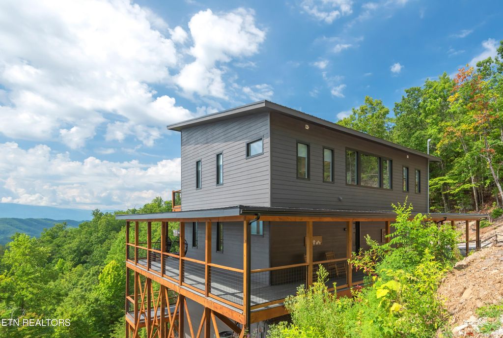 Photo of 875 Shell Mountain Rd, Sevierville, TN 37876 (MLS # 1318779)