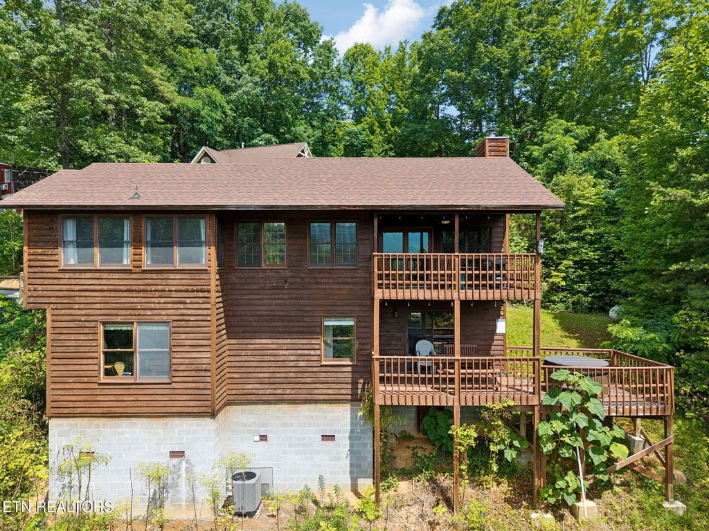 Photo of 860 Heiden Drive, Gatlinburg, TN 37738 (MLS # 1305391)