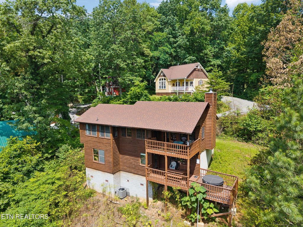 Photo of 860 Heiden Drive, Gatlinburg, TN 37738 (MLS # 1305391)