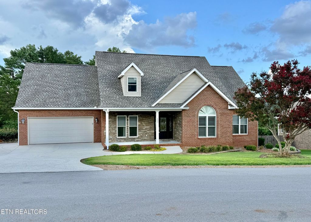 Photo of 190 Pointe Summit Drive, Greenback, TN 37742 (MLS # 1341852)