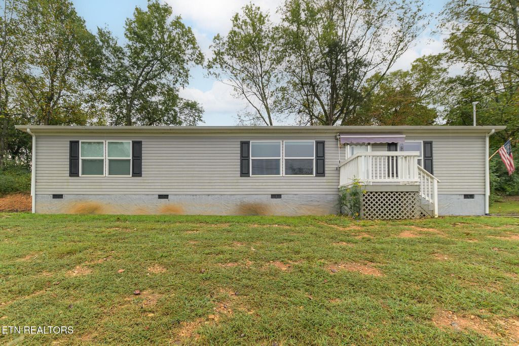 Photo of 118 Redbud Drive, Sweetwater, TN 37874 (MLS # 1316566)