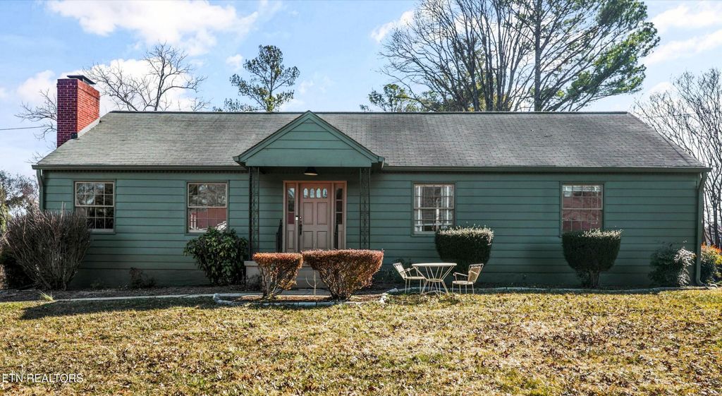 Photo of 3616 Riverview Drive, Knoxville, TN 37914 (MLS # 1328983)