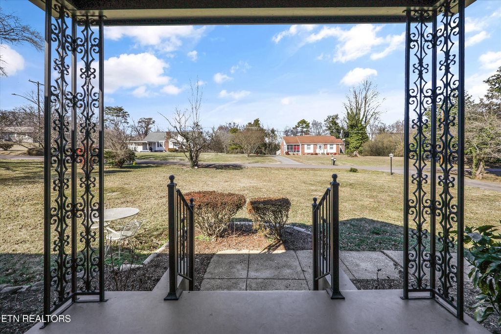 Photo of 3616 Riverview Drive, Knoxville, TN 37914 (MLS # 1328983)