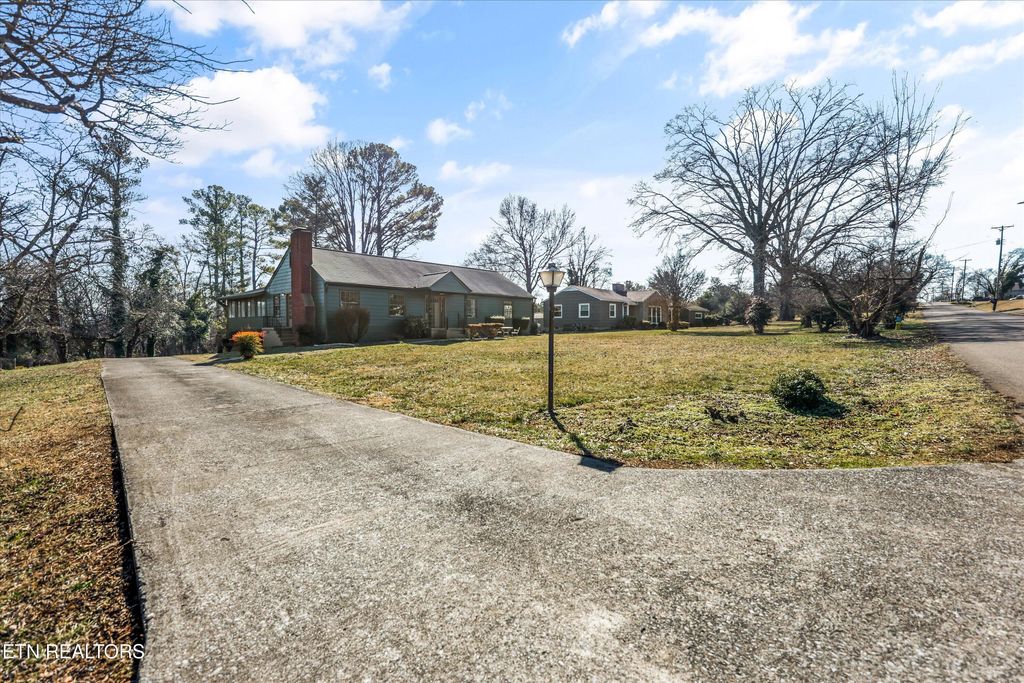 Photo of 3616 Riverview Drive, Knoxville, TN 37914 (MLS # 1328983)