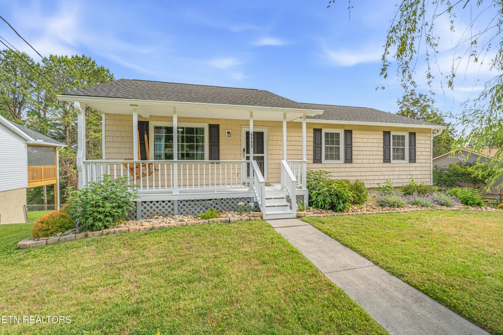 Photo of 5733 Acapulco Ave, Knoxville, TN 37921 (MLS # 1354183)