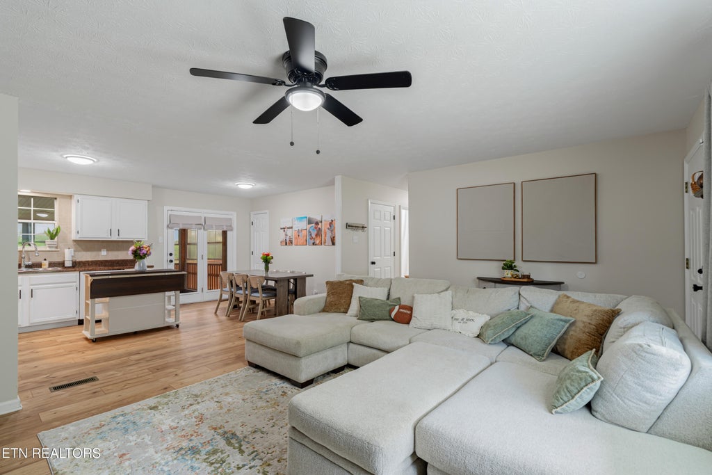 Photo of 5733 Acapulco Ave, Knoxville, TN 37921 (MLS # 1354183)