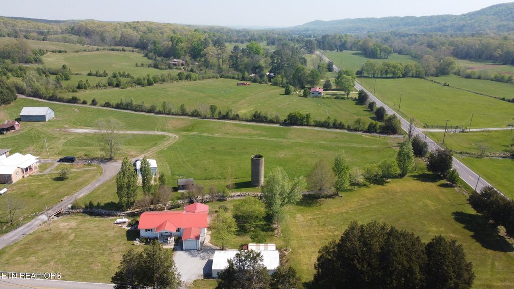 Photo of 110 Mans Hollow Rd, Kingston, TN 37763 (MLS # 1301793)