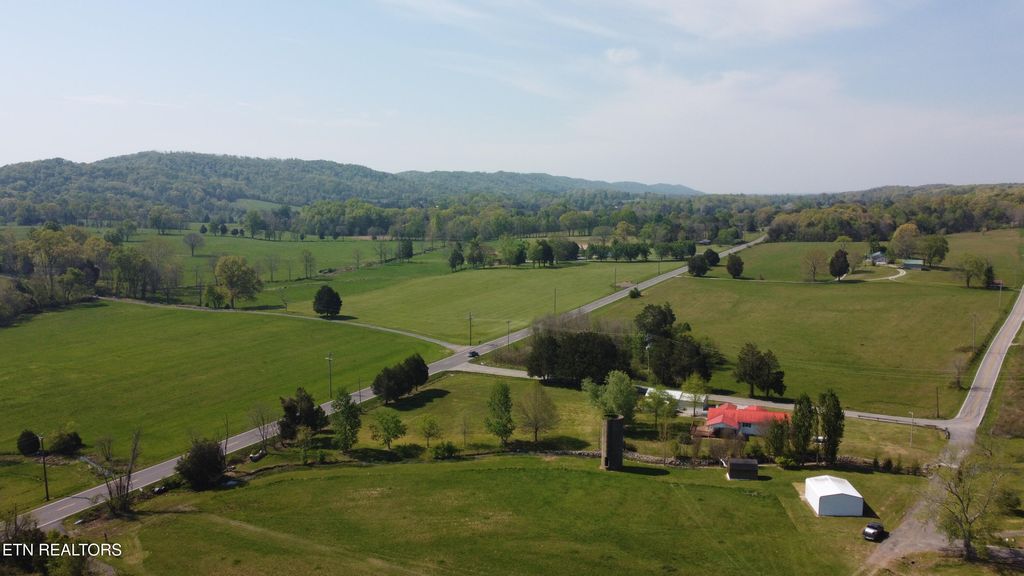 Photo of 110 Mans Hollow Rd, Kingston, TN 37763 (MLS # 1301793)