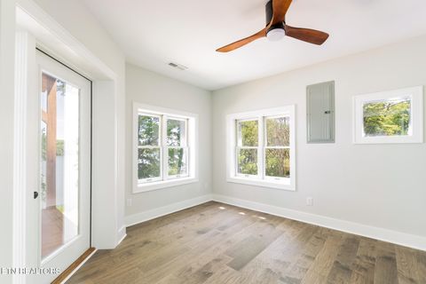 Tiny photo for 4042 Riverpoint Way, Louisville, TN 37777 (MLS # 1298724)