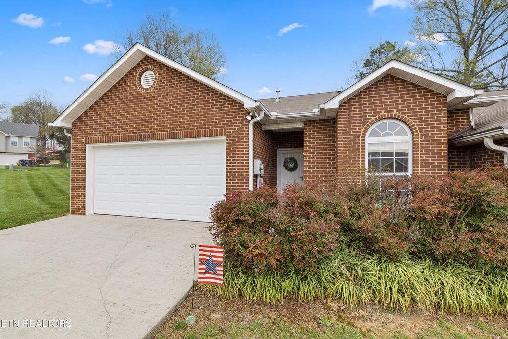 Photo of 2567 Glen Meadow Rd, Knoxville, TN 37909 (MLS # 1334846)